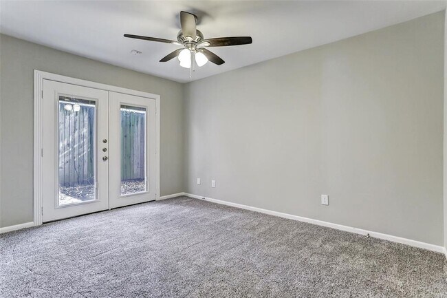 Building Photo - 1405 Castle Ct