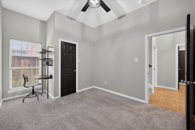 Building Photo - 2416 Greenbrook Dr