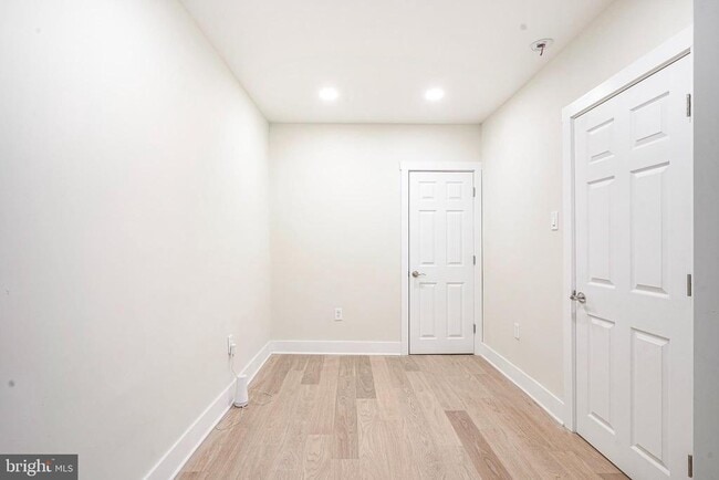 Building Photo - 3040 N Water St