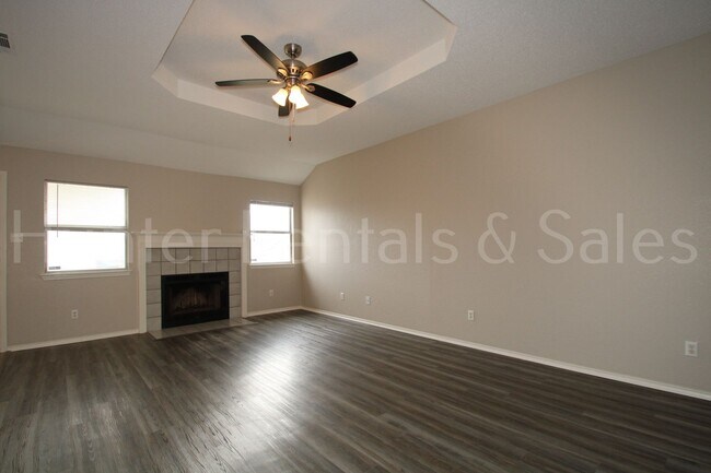 Building Photo - Close to Schools off of Chantz Drive!