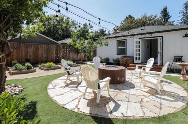 Building Photo - 381 McKendry Dr