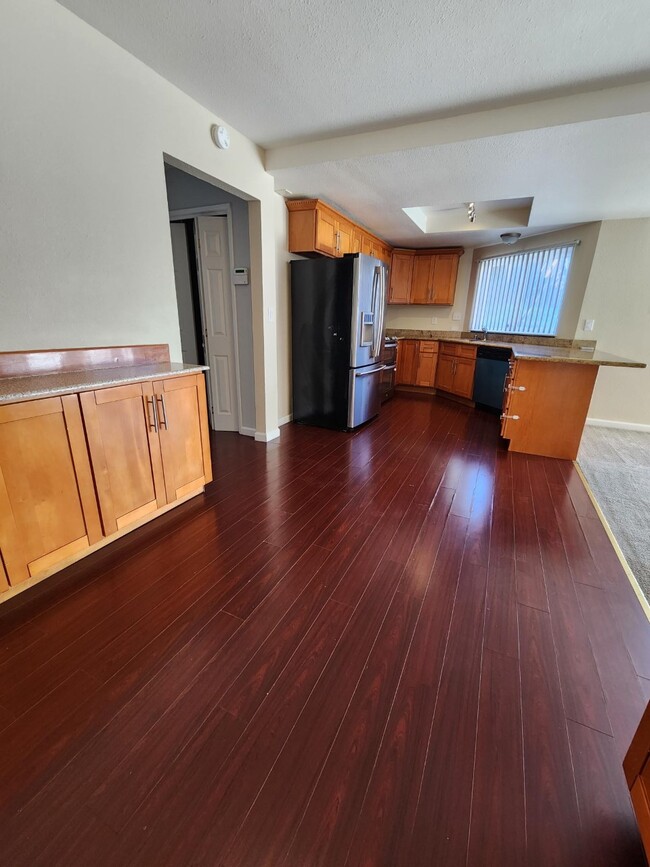 Building Photo - 735 Wedgewood Dr