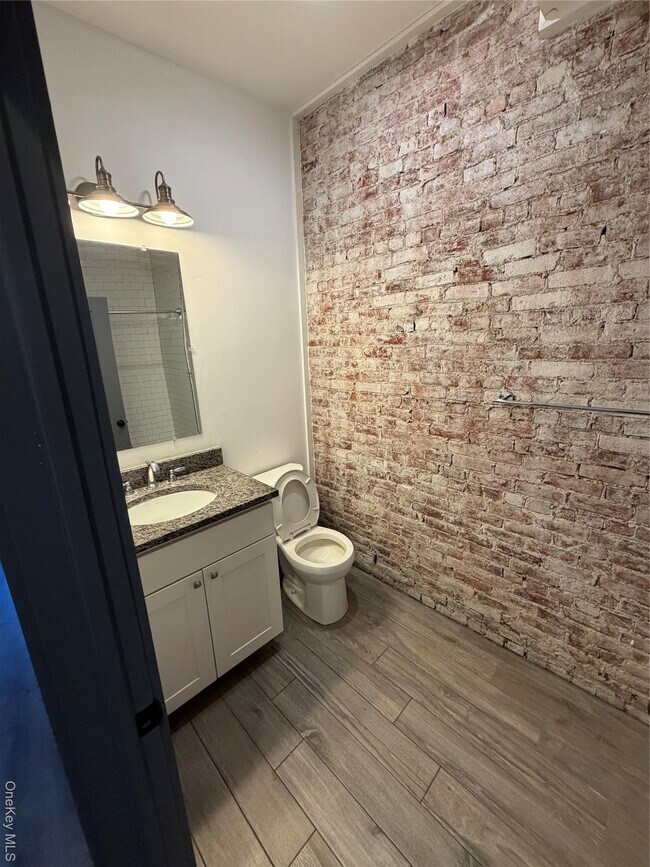 Building Photo - 2651 E Main St