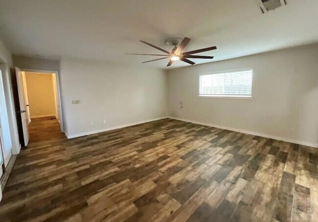 Building Photo - 443 Bayou View Dr