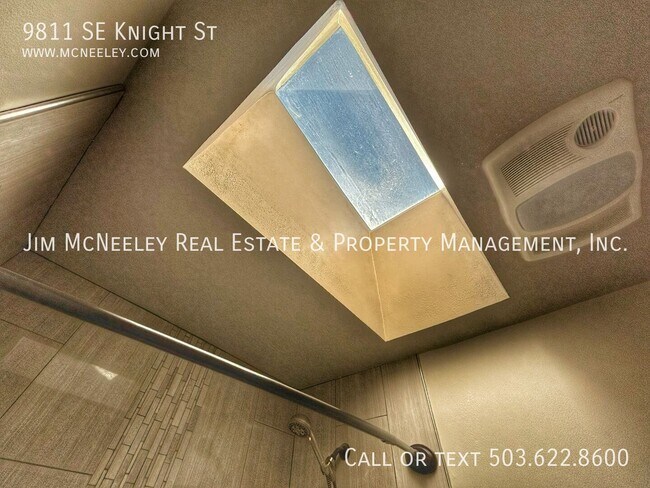 Building Photo - 9811 SE Knight St