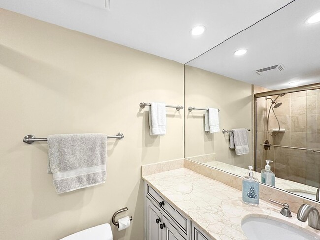 Building Photo - 3000 N Ocean Dr