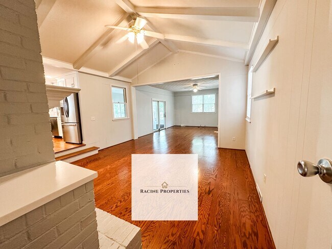 Building Photo - Beautiful Brick Ranch in Taylors, SC