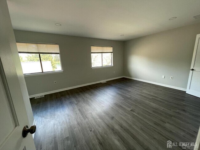 Building Photo - 42 Ashford Dr