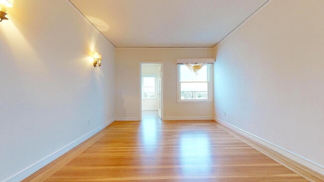 Building Photo - San Francisco Living at Its Finest