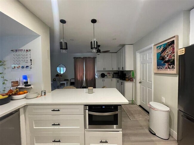 Building Photo - 8948 SW 53rd St