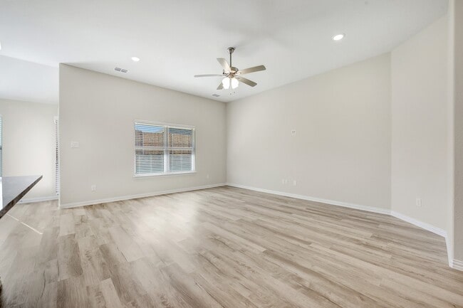 Building Photo - 2810 Woodbrook Dr