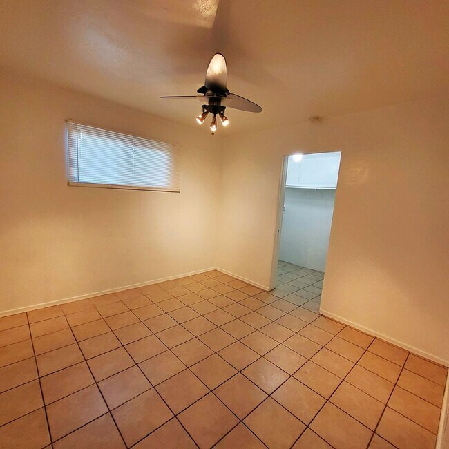 Building Photo - AFFORDABLE HOME IN PHOENIX JUST EAST OF DO...