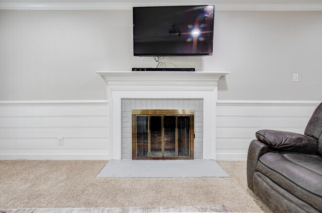 Building Photo - 3010 Fox Chase Dr