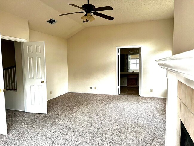 Building Photo - 2904 wren circle
