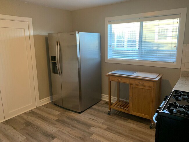 Building Photo - Spacious 4-Bedroom Home in Berkeley – Grea...