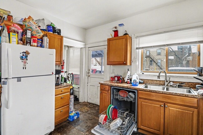 Building Photo - 606 Catherine St