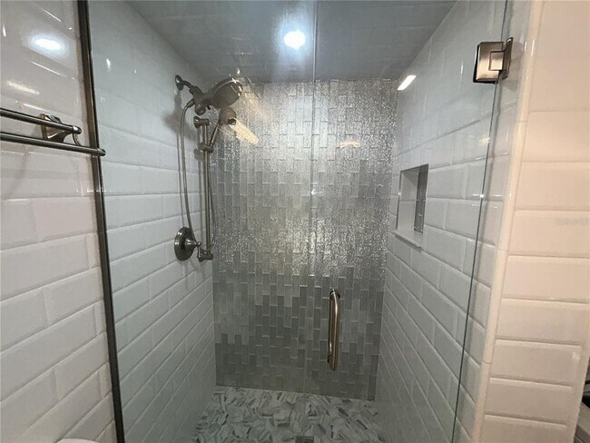 Building Photo - 7625 Sun Island Dr S