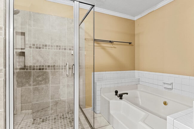 Building Photo - 15 Mulberry Ln