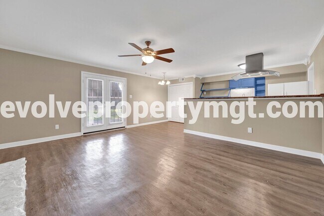 Building Photo - COLLIERVILLE HOME!!
