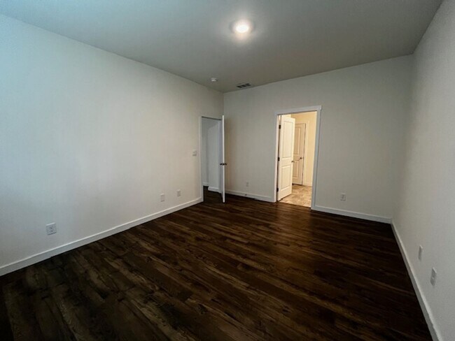 Building Photo - One level 4 Bed 3 Bath home built in 2024