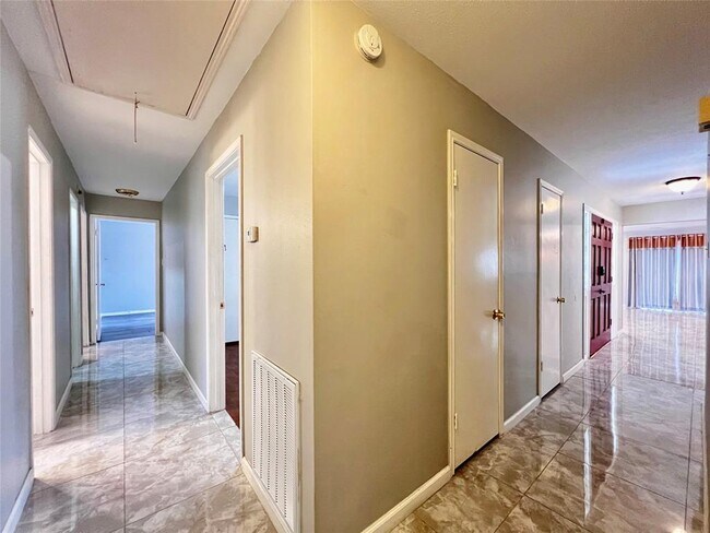 Building Photo - 13819 Wickersham Ln