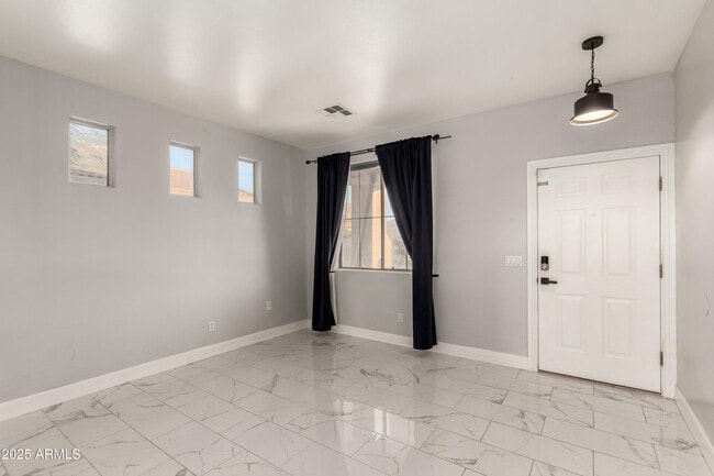 Building Photo - 11010 W Griswold Rd