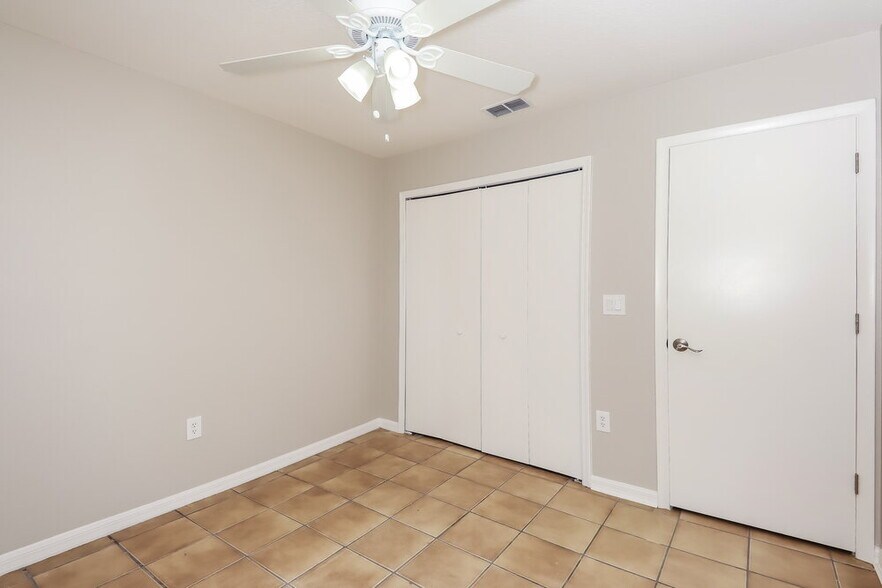 Building Photo - 206 Lookout Dr