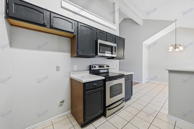 Building Photo - 1069 W Hills Terrace