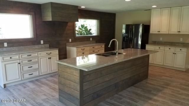 Building Photo - 652 Pelican Bay Dr