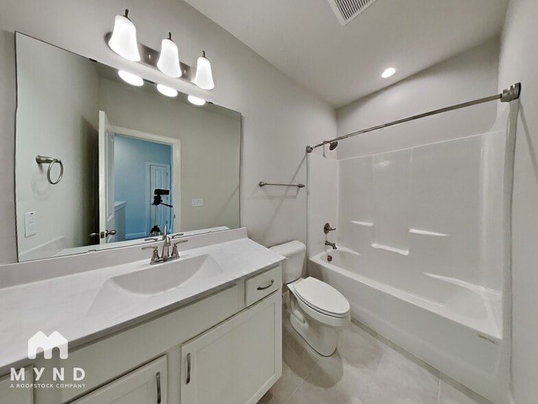 Building Photo - 279 Shadow Fls Dr