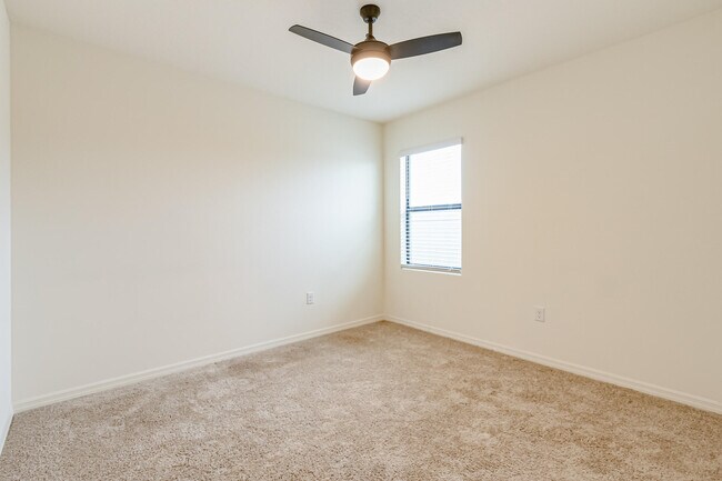 Building Photo - 2214 Capital Dr