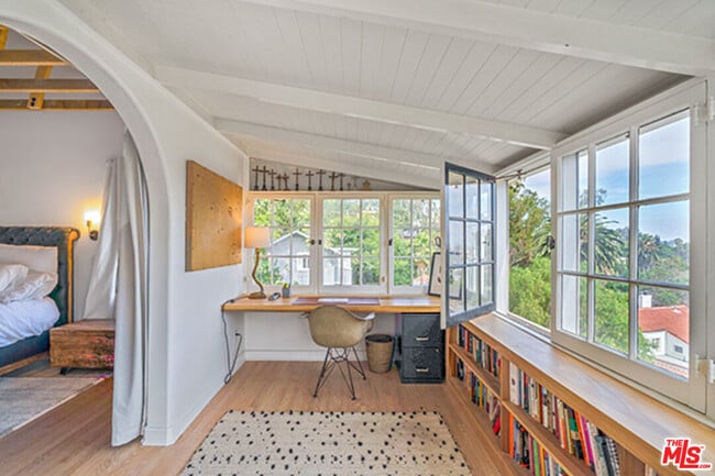 Building Photo - 6402 Ivarene Ave