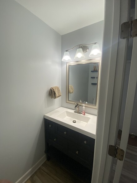 Downstairs half-bath - 4201 E Emerald Dr NW