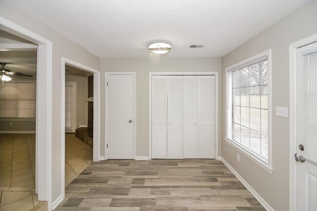 Building Photo - 7107 Butterfly Dr