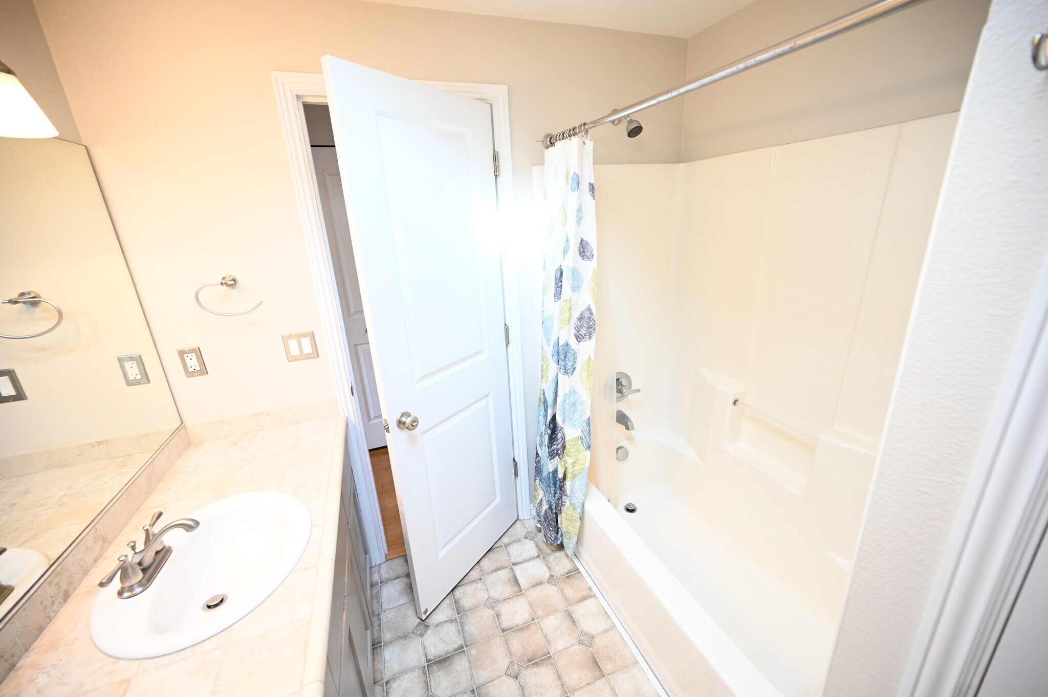 Building Photo - 9216 N Charleston Ave