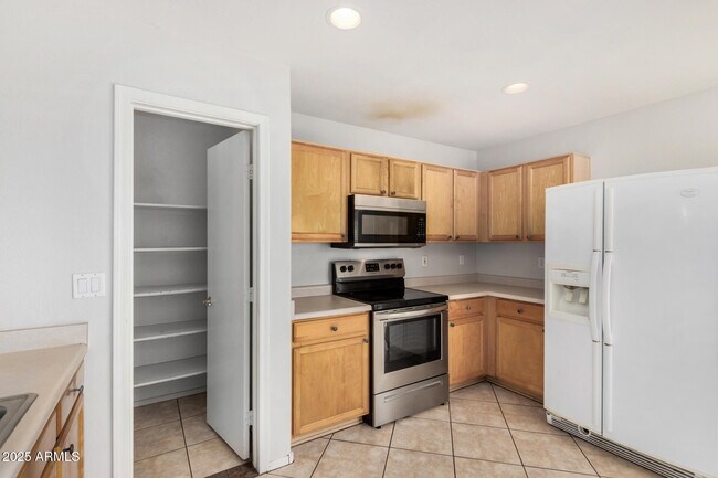 Building Photo - 4803 N 92nd Ln