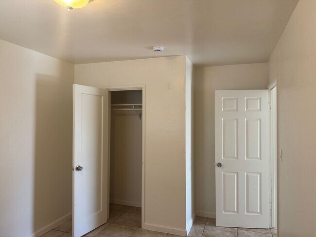 Building Photo - 232 Warren Ave