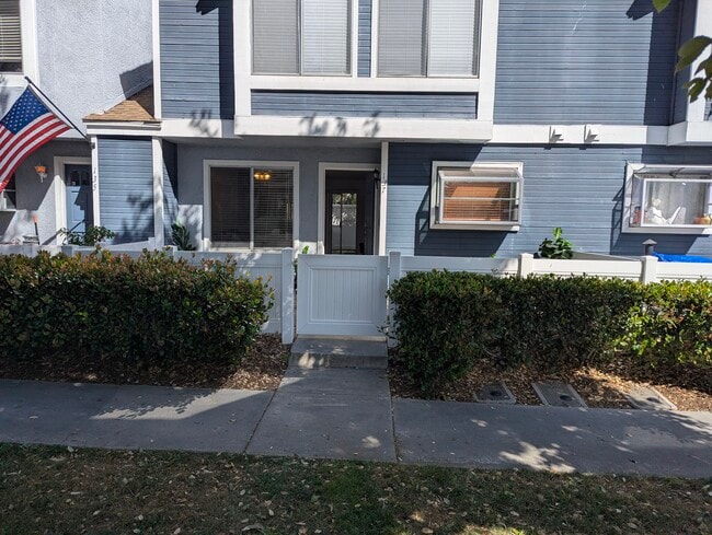 Building Photo - 137 Dogwood Ln