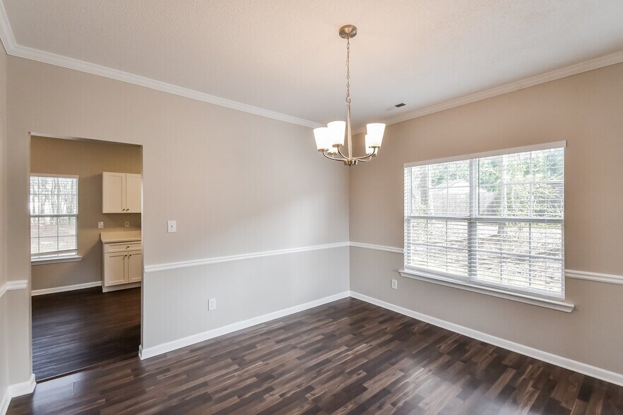 Building Photo - 19 Woodlake Dr
