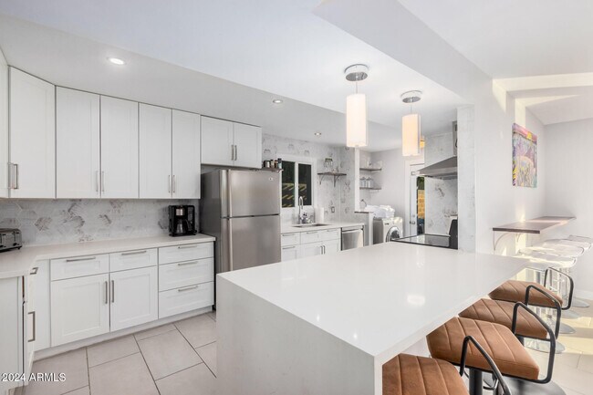 Building Photo - 8301 E Crestwood Way