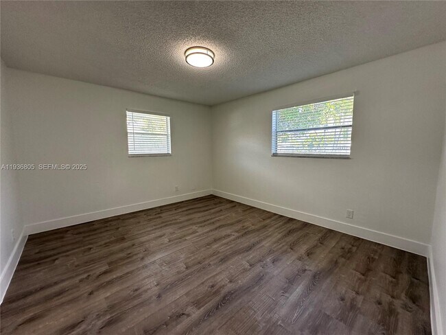 Building Photo - 116 NW 2nd Ave