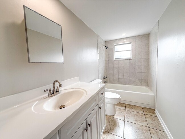 Building Photo - 2682 Hinda Rd