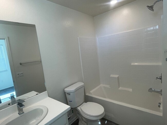 Building Photo - Upgraded & Spacious 4 Bedroom, 3.5 Bathroom Home