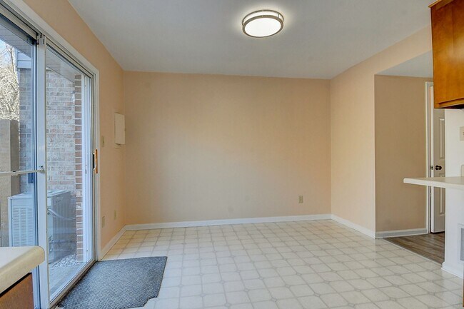 Building Photo - TOWNHOME FOR RENT - HAMPTON!