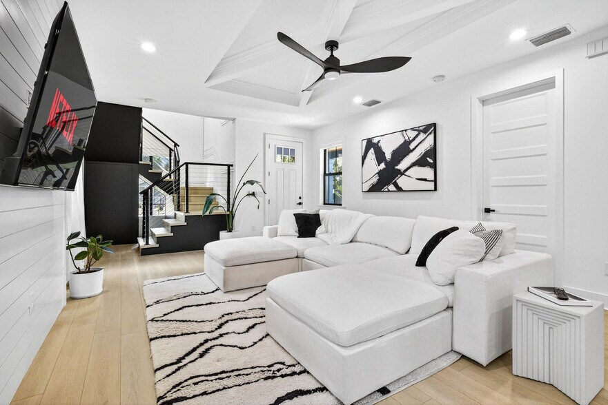 Building Photo - 1200 E Jean St