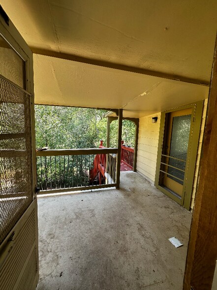 Building Photo - 2052 Apple Valley Rd