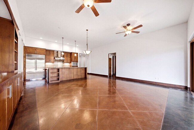 Building Photo - 825 Gonzales St