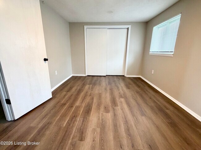 Building Photo - 265 S Circlecrest Dr