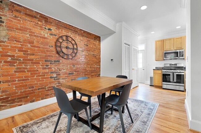 Building Photo - 1037 5th St NE