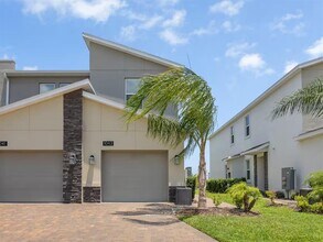 Building Photo - 1043 Splash Shot Pl